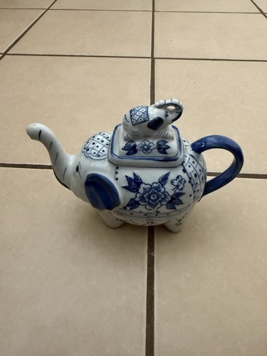 Vintage blue white elephant - white,