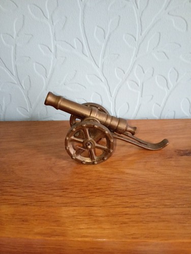 Small vintage brass metal - vintage,