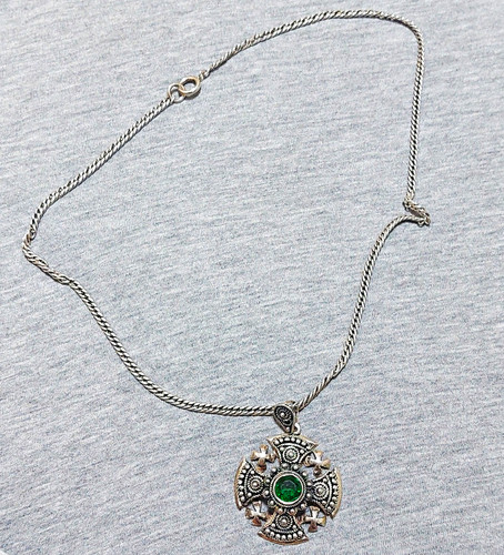 Salem signed necklace - , round