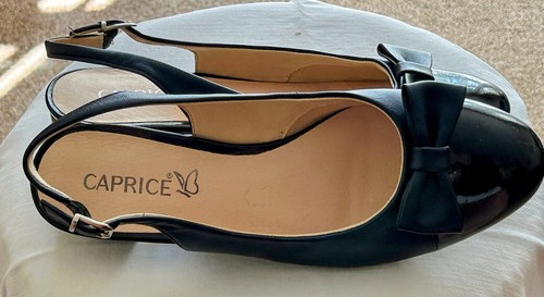 Low heeled navy blue leather - low,