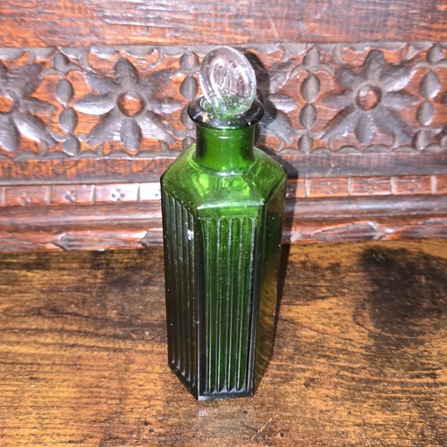 Green ribbed glass poison - green,