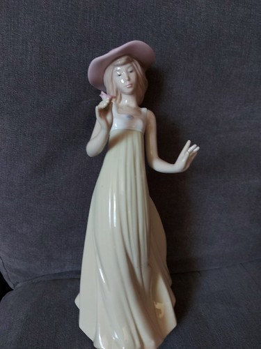 Nao figurine girl - nao,