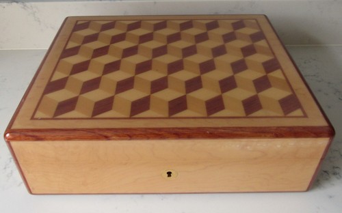 Vintage humidif laquered - vintage,