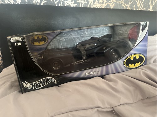 Hot wheels batmobile 18 - hot,