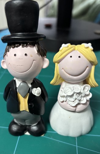 Comical bride and groom cake - comical,