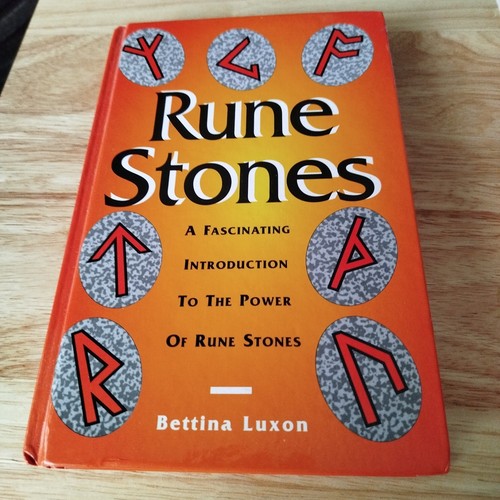 Jade rune stones with bag - 25,