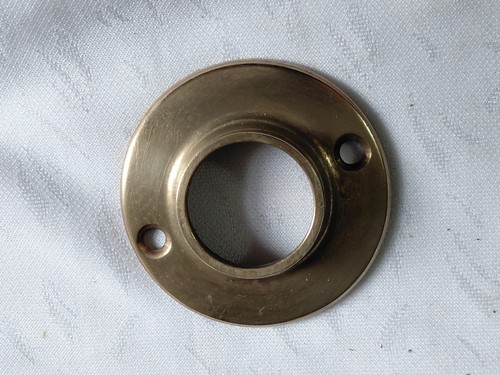 One brass backplate rose - one,