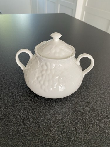 Wedgwood strawberry and vine - strawberry,