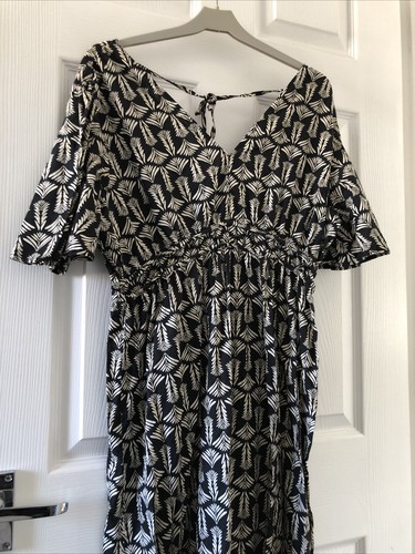 Ladies black patterned short - patterned,