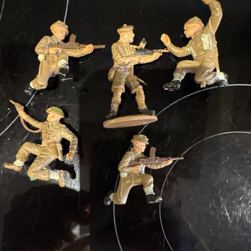 Painted plastic military - 5x,