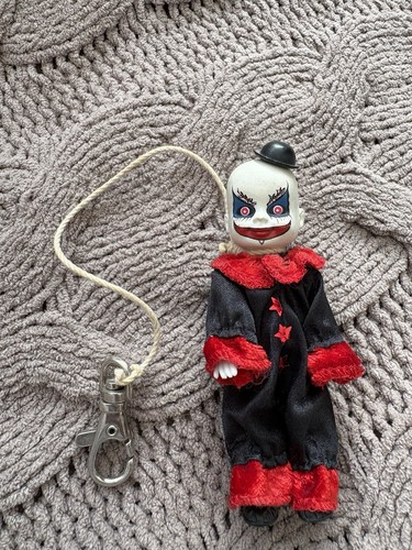 Living dead doll - living, noose