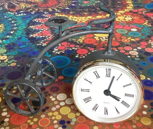 Vintage quartz clock - clock, in
