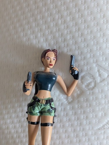 Damaged lara croft - damaged, figure