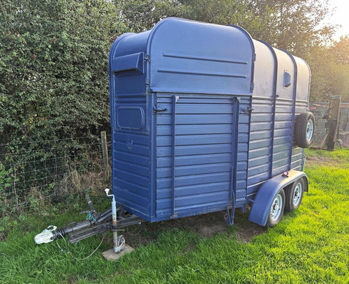 Horsebox converted mobile bar - converted,