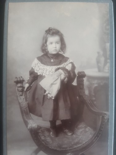Cdv pretty girl holding - pretty, toy