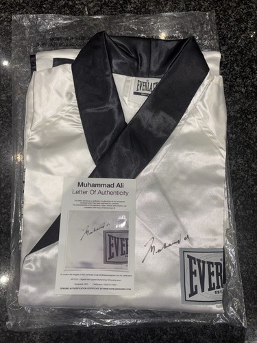 Signed muhammad ali everlast - signed,