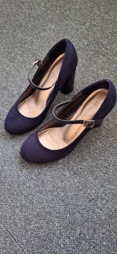 Blue shoe size 5 - size, 5.5