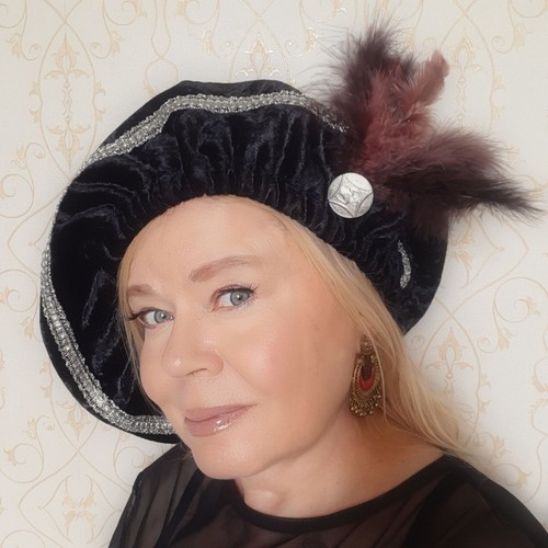 Black velour medieval hat - black,