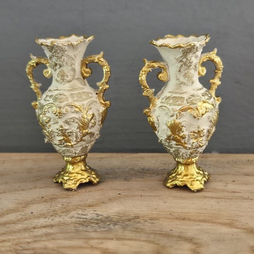 Cream gold urns miniature - 2x,