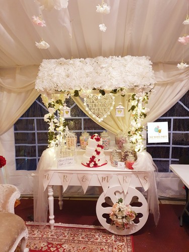 Hire only wedding - only*, theme