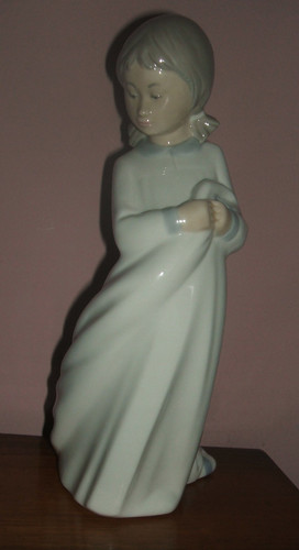 Nao lladro girl in - nao,