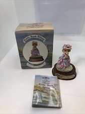 VINTAGE RETRO LITTLE NOOK