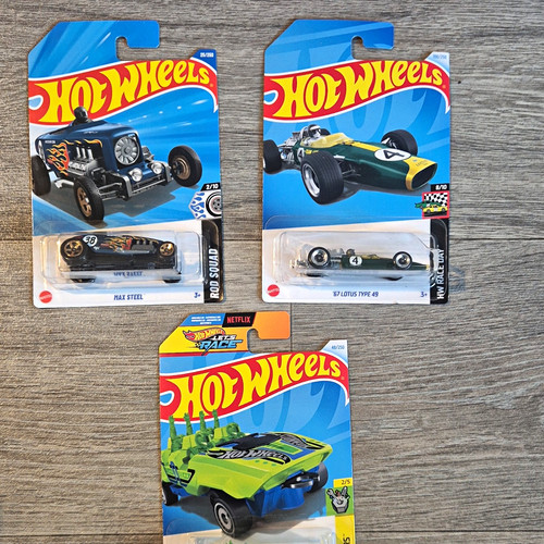 Hot wheels diecast 3 car - hot, 1:64