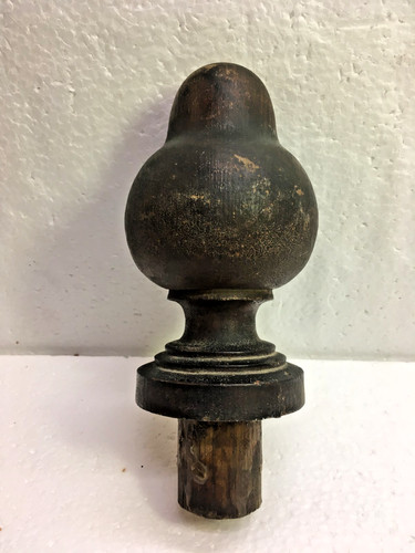 Vtg finial staircase banister - staircase,