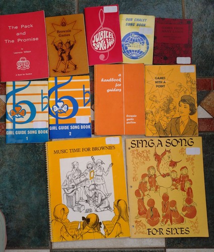 Brownie guide books girl - books,