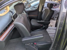 NISSAN ELGRAND E51 2005 FRONT CAPTAIN 360 SWIVEL SEATS