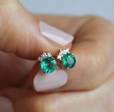 Round Cut Emerald & Lab