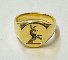 "18ct Solid Gold Boxing Hare