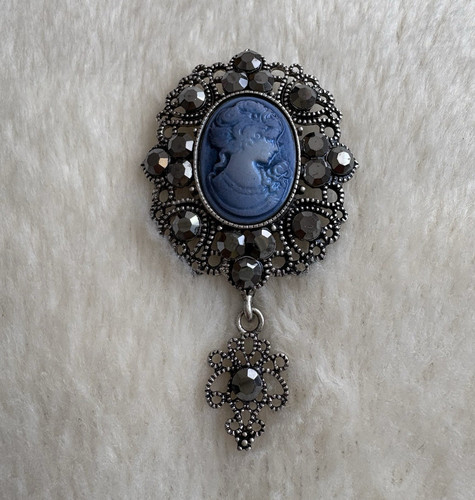 Silver tone blue oval - silver,