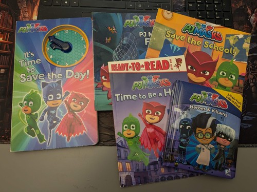 Lot five masks early reader - pj,