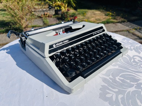 Silver reed typewriter new - silver,