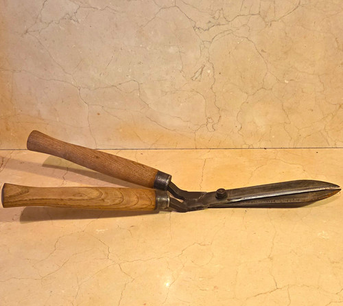 Vintage hedge shears - vintage, wooden