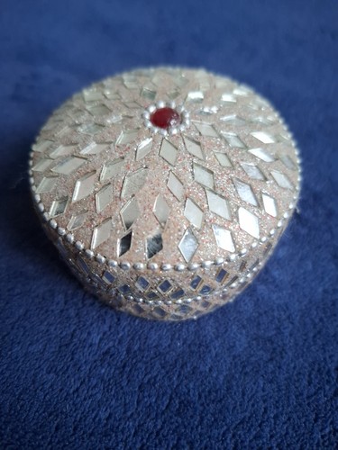 Vintage trinkett box - vintage, box/will