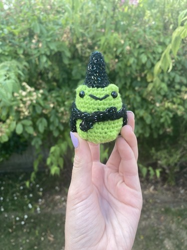 Crochet wizard frog plushie - wizard,