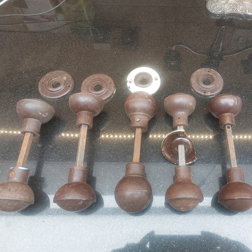 Vintage bakelite door knobs - 5,
