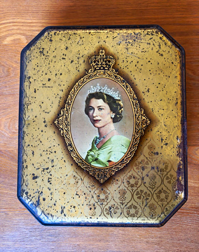 Royal collectable biscuit tin - collectable,