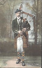 SCOTTISH PIPER, McINNES TARTAN, Scotland - Vintage POSTCARD