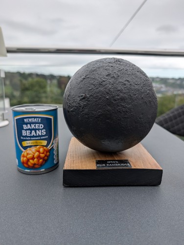 Naval cannon ball - 32,