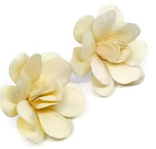 35mm 1950s cream flower