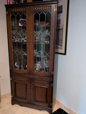 Dark Oak Corner Display