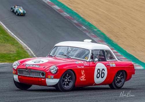 Classic car racing - #86, simon