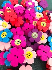 40 Wooden buttons 20mm Flower