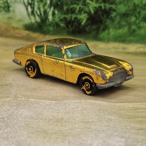 Corgi rockets aston martin - martin, db6