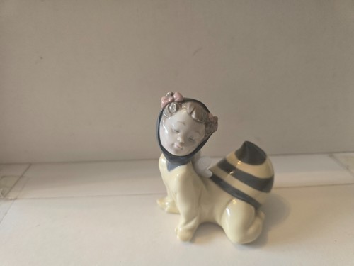 Lladro nao girl bee - a, 1473