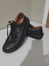 Clarks Mens Active Air Black Leather shoes size 8 lace up style rubber soles