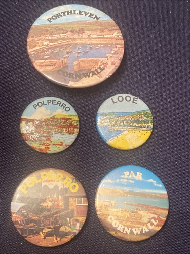Vintage souvenir badges - , of